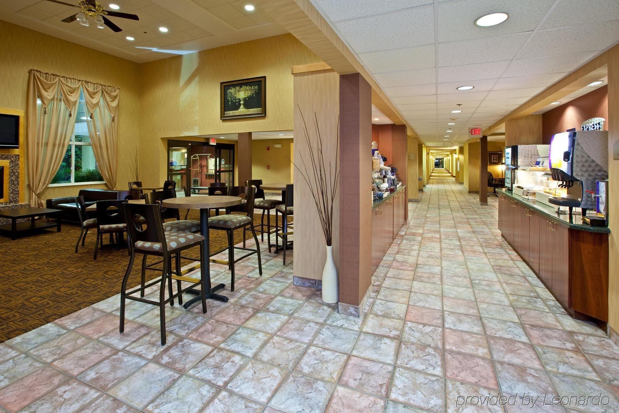 Hotel Express & Cincinnati-north/sharonville 3*
